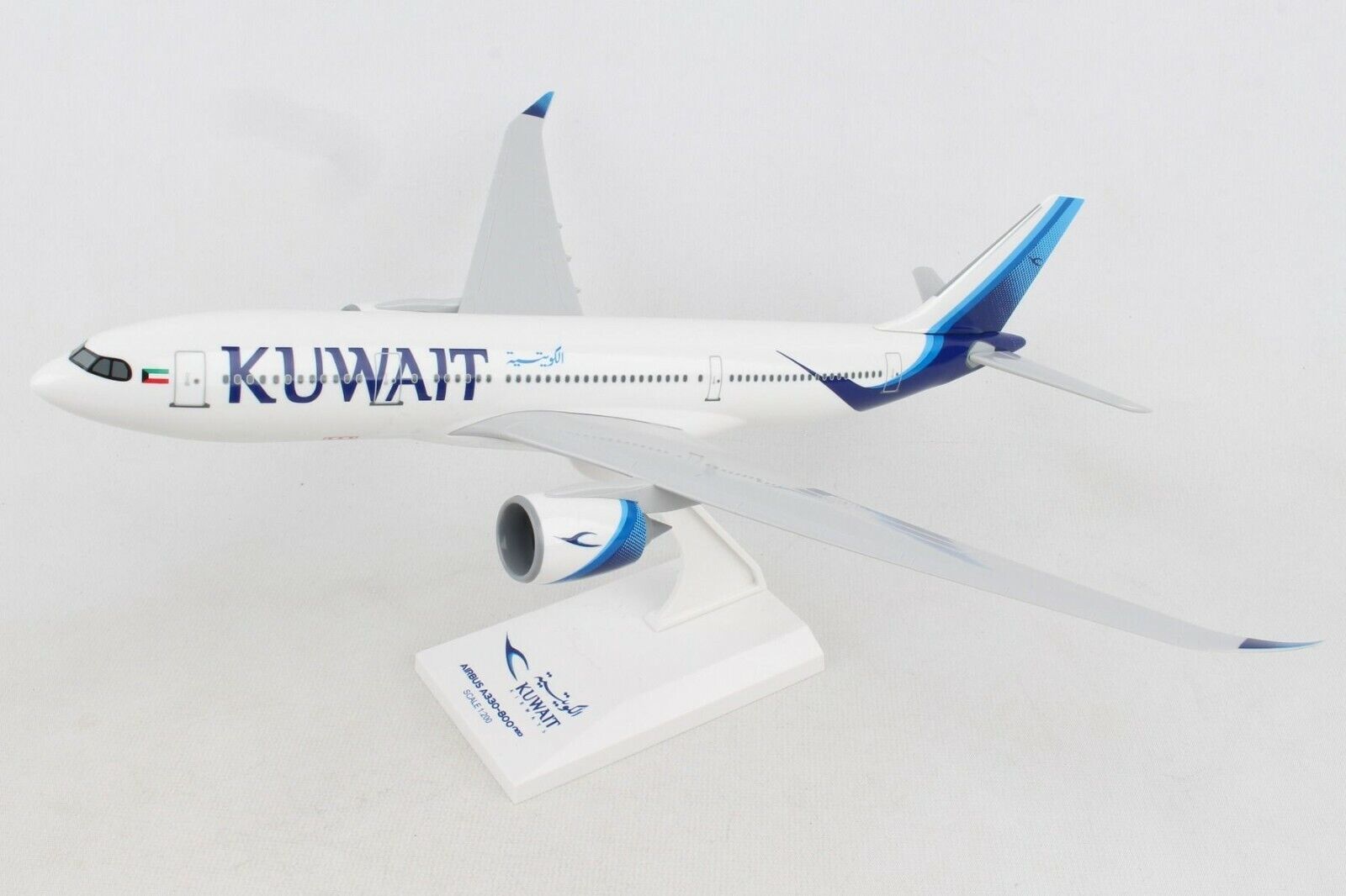 Skymarks SKR1018 Kuwait Airways Airbus A330-800neo Desk Top 1/200 Model Airplane