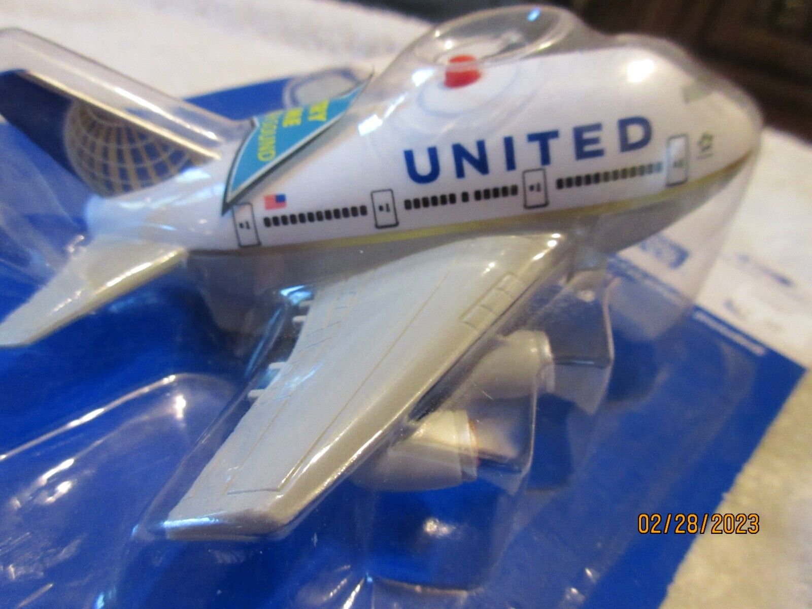 Daron United Airlines Small Toy Plane Pull Back with Lights And Sounds Airplane