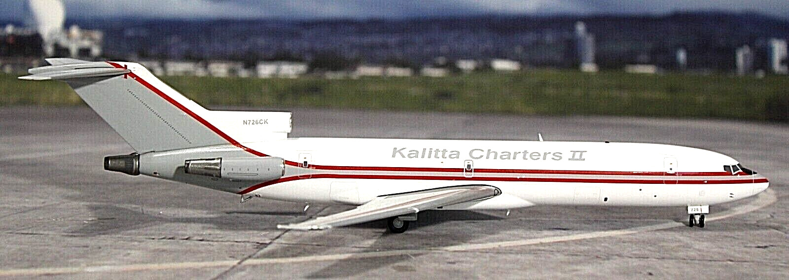 Gemini Boeing 727 200F Kalitta Charters ll  1:200 Scale BEAUTIFUL MODEL