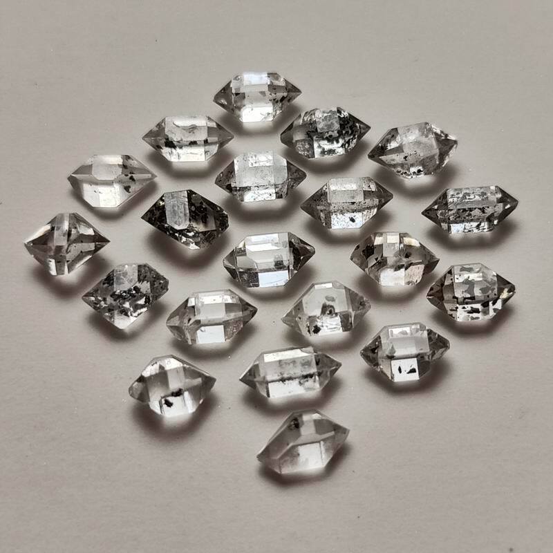 1.7g/20pcs 5-6mm Black Phantom Top Clear Herkimer Diamond Quartz Crystal 3809