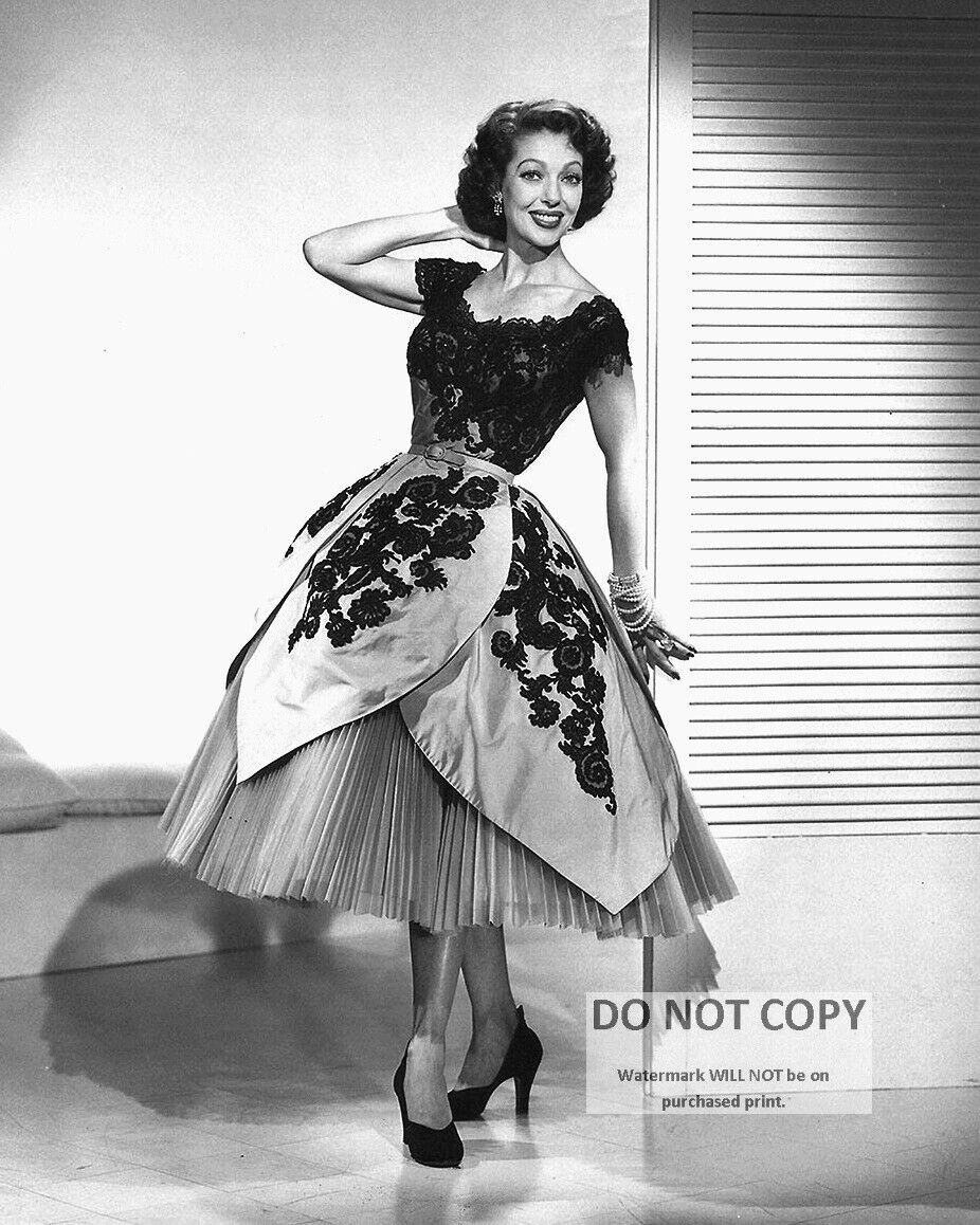 ACTRESS LORETTA YOUNG - 8X10 PUBLICITY PHOTO (AB914)