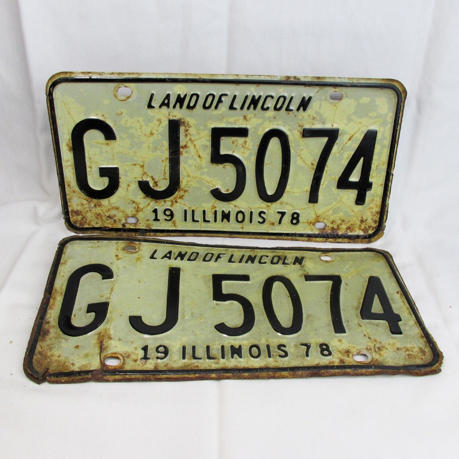 Vintage Set of (2) Matching 1978 Illinois License Plates GJ 5074 Land of Lincoln