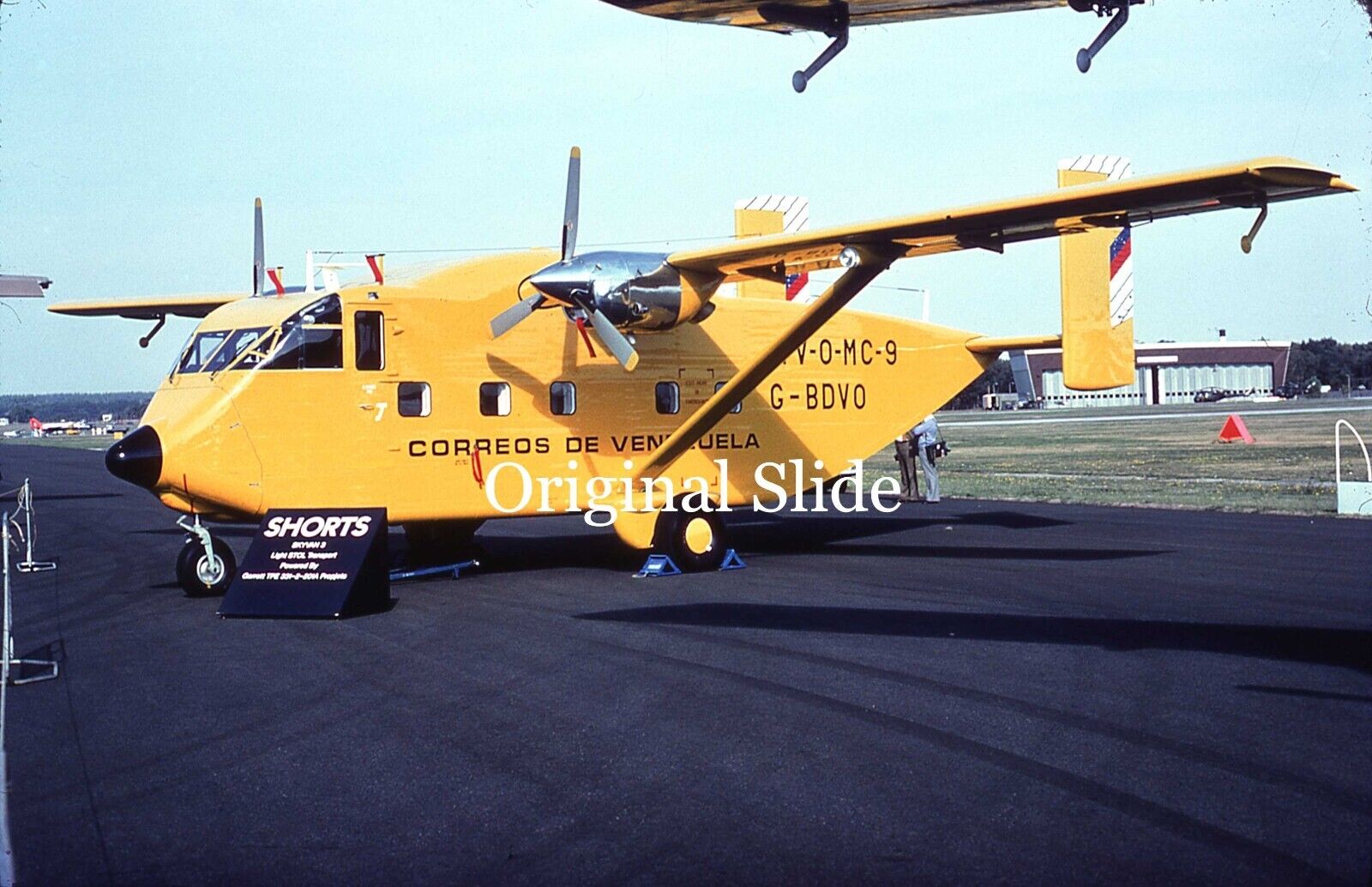 Aircraft Slide - Correos De Venezuela Skyvan G-BDVO @ FARNBOROUGH 1982   (D177)