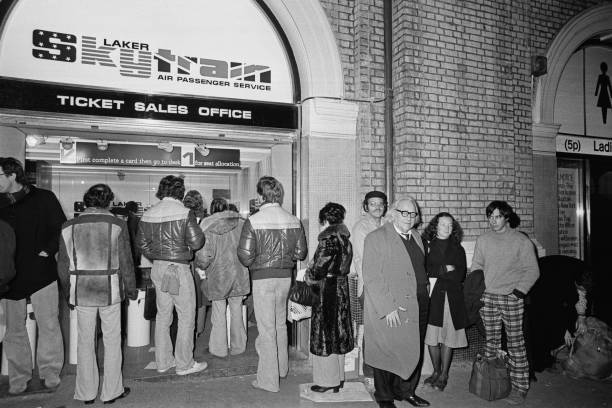 People In Line At The Laker Skytrain Ticket Sales Office 1977 OLD PHOTO
