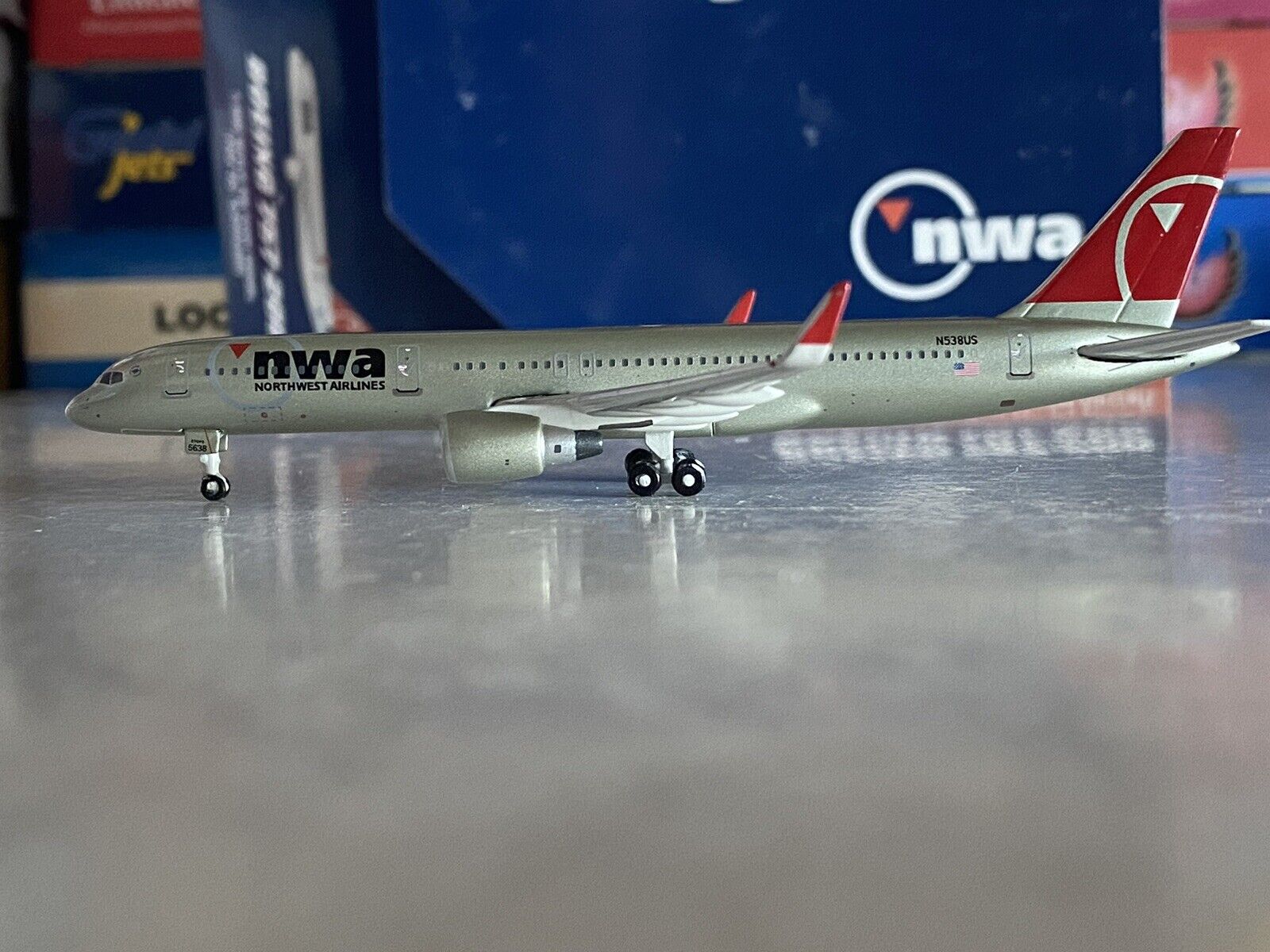 Gemini Jets Northwest Airlines Boeing 757-200 1:400 N538US GJNWA820