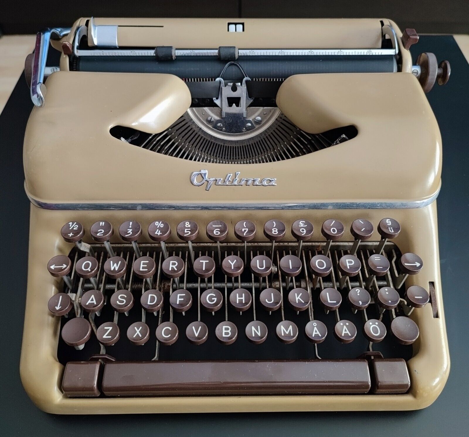Vintage 1954 OPTIMA ELITE Typewriter with Scandinavian ÅÄÖ Keyboard