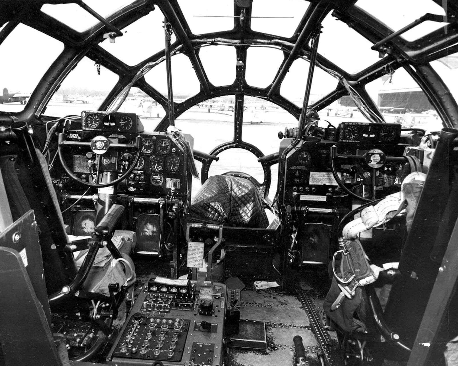 WWII B-29 Superfortress Cockpit View PHOTO  (160-W)