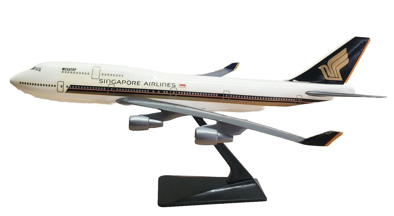 IMC Holland Singapore Megatop Airlines 747-400 1:200 W/ Push Back Tractor 