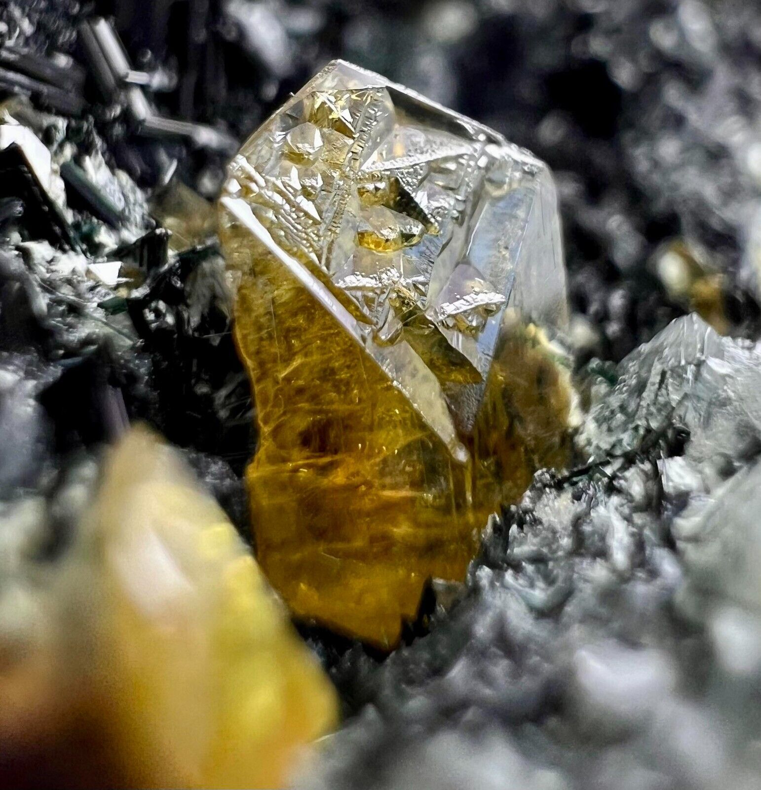 186 GR. Full Terminated Titanite -Yellow Sphene Lustrous Crystals On Matrix @PAK