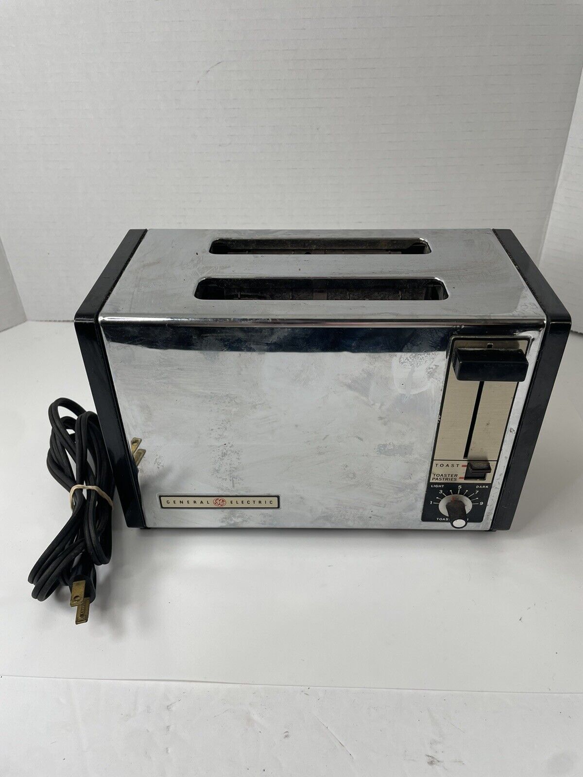 Vintage GENERAL ELECTRIC GE A3T146 2 Slice Toaster