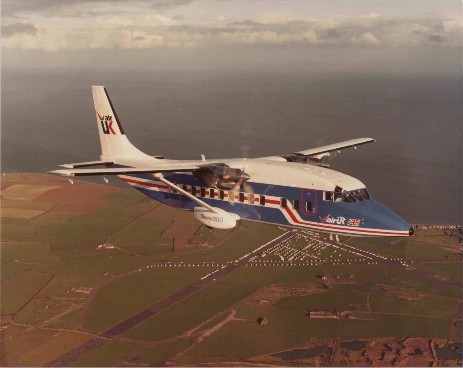 AIR UK SHORT 360 LARGE ORIGINAL VINTAGE SHORTS MANUFACTURERS PHOTO SD360