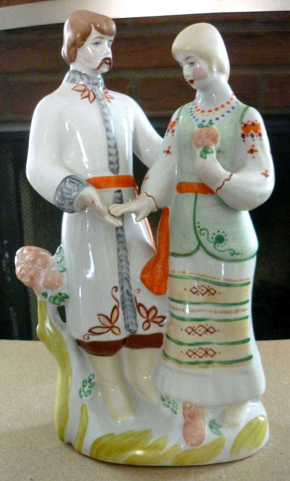 Soviet Russian Porcelain Figurine UKRAINIAN? SWEETHEARTS ZHK 11\
