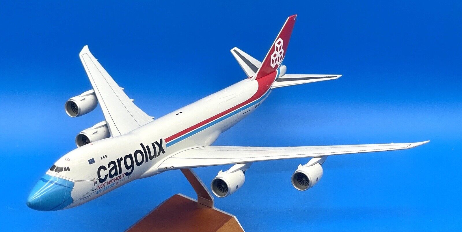 Cargolux Boeing 747-8F “NOT WITHOUT MY MASK” 1:200