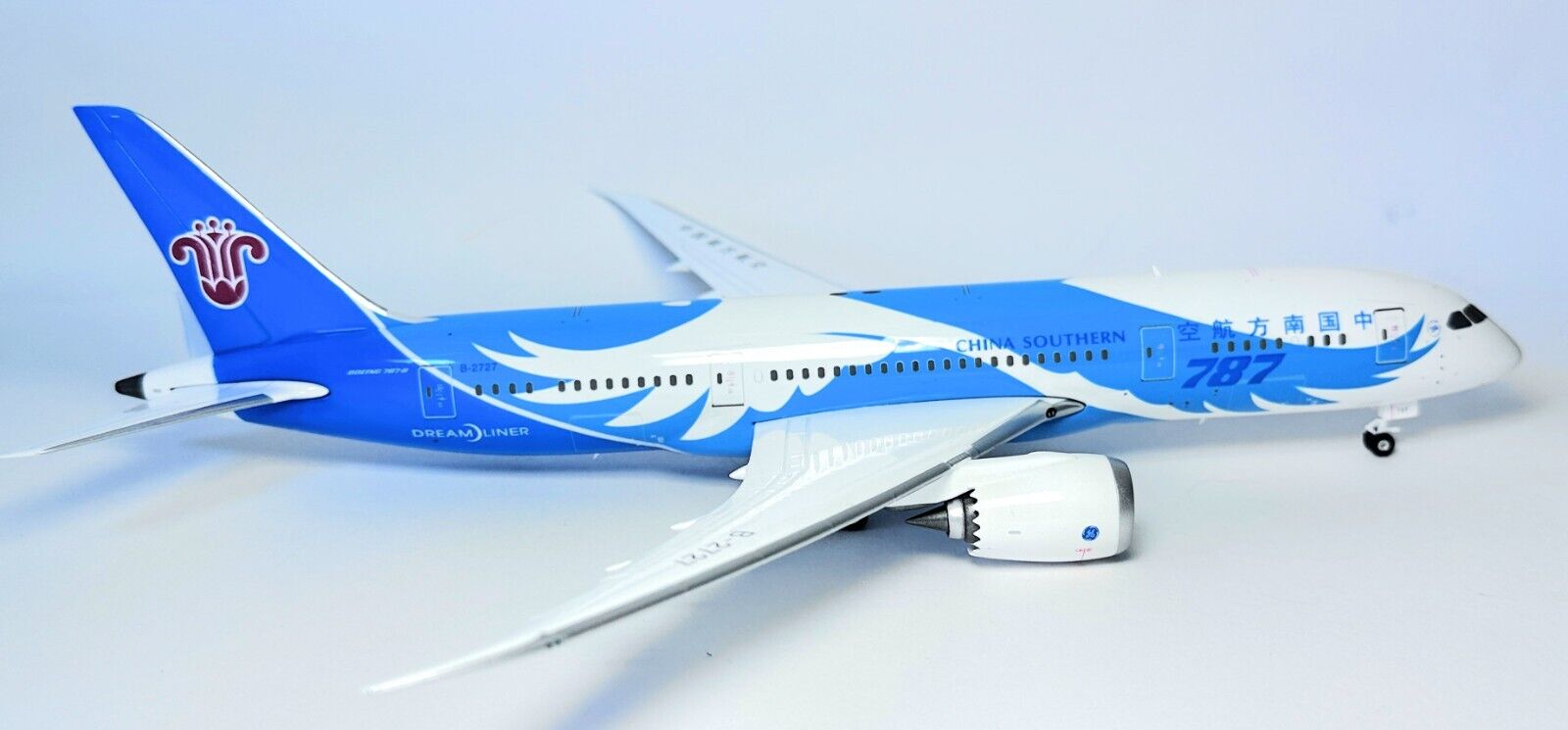 Boeing 787-8 China Southern Airlines Phoenix Diecast Model Scale 1:200