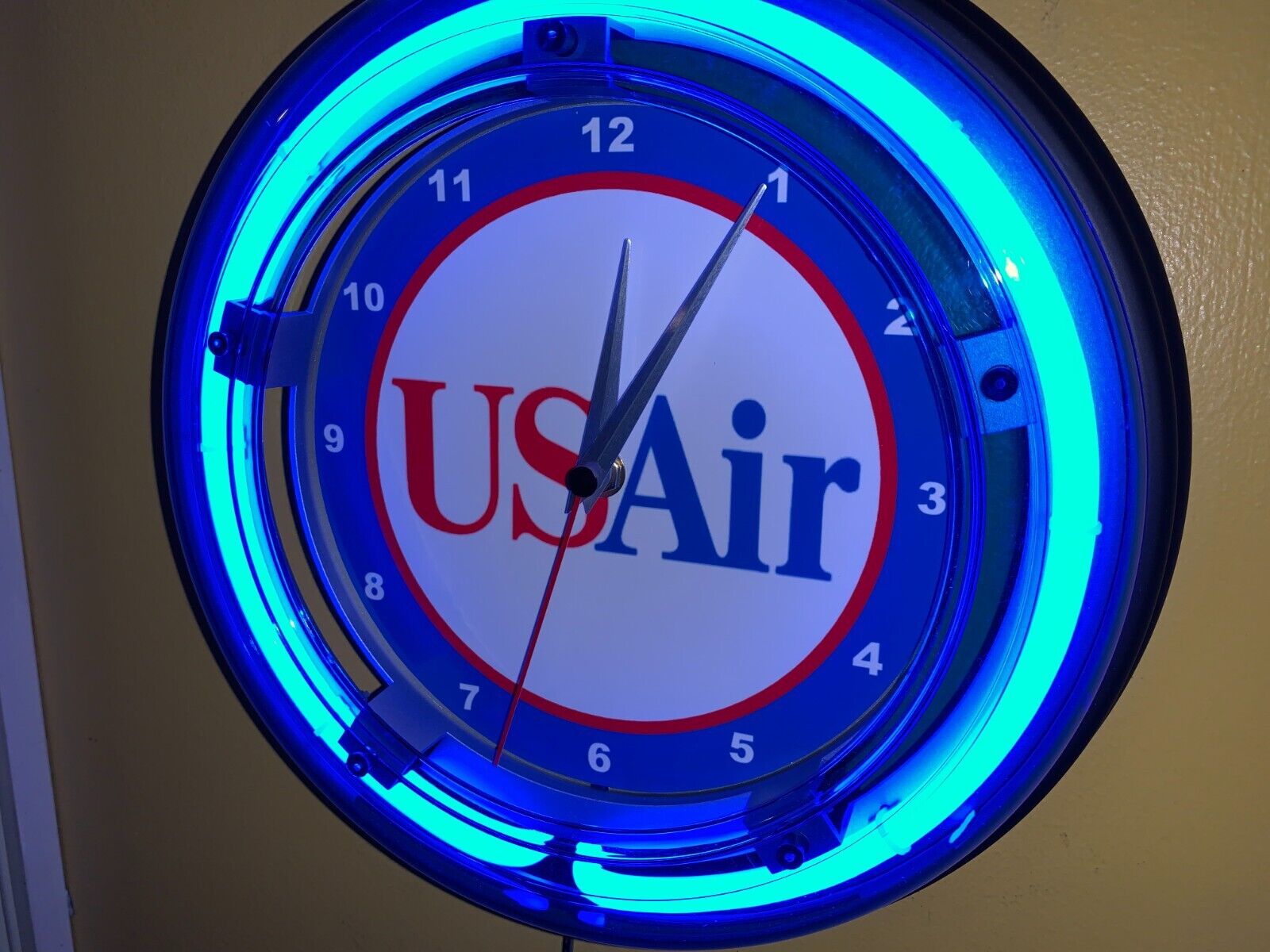 USAir US Air Airlines Airport Terminal Neon Wall Clock Advertising Sign