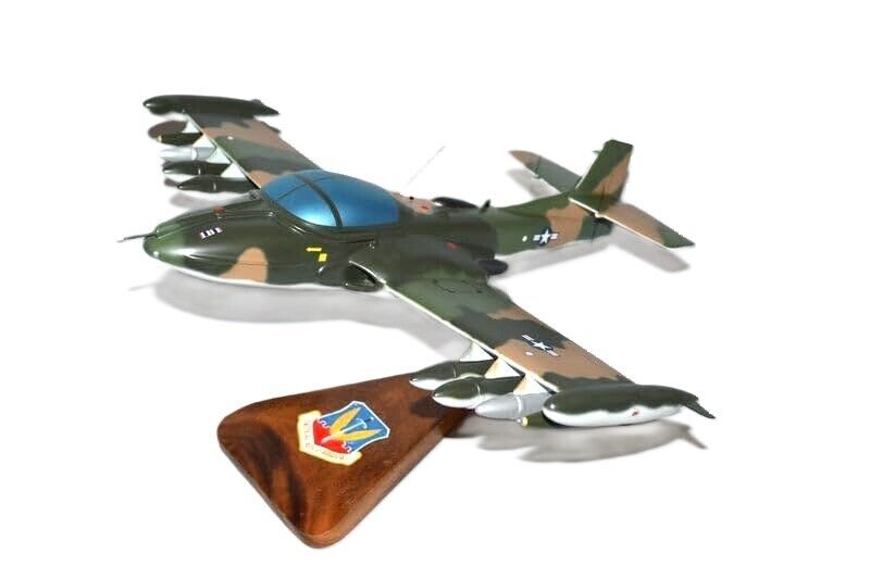 USAF Cessna A-37 Dragonfly Ground Attack Camo Desk Top Model 1/24 SC Airplane