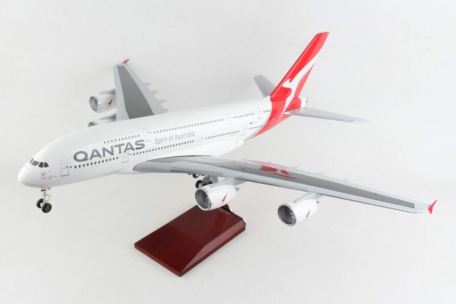 Skymarks SKR8502-1 Qantas Airbus A380-800 VH-OQF Desk Top 1/100 Model Airplane