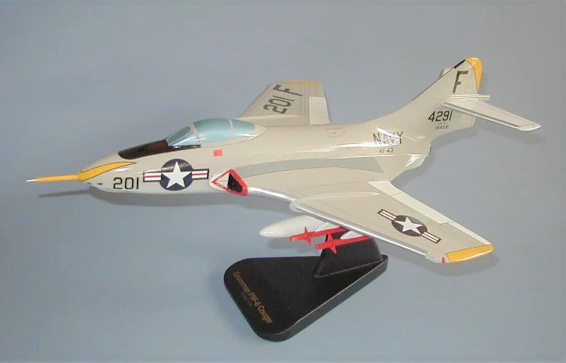 US Navy Grumman F9F-8 Cougar Desk Top Display Jet Fighter 1/32 Model SC Airplane