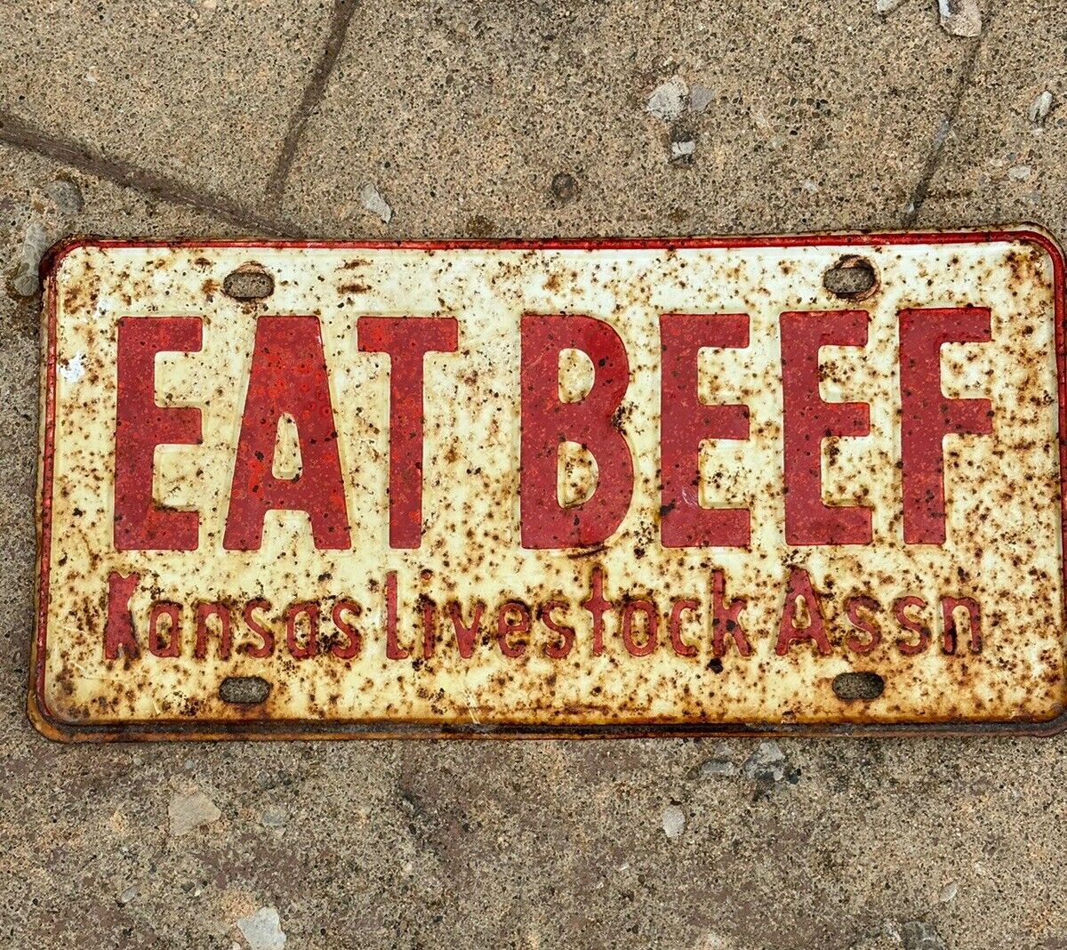 “Eat Beef” Kansas Livestock Association Vintage Patina License Plate Farm Ag USA