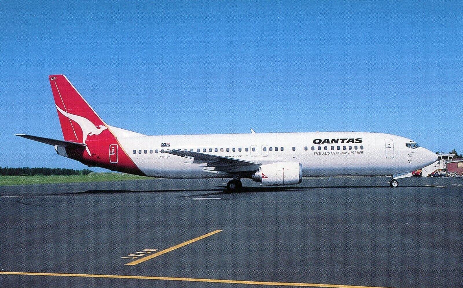 AUSTRALIA   AIRLINES  QANTAS  B-737-400   AIRPORT / AIRCRAFT  9418