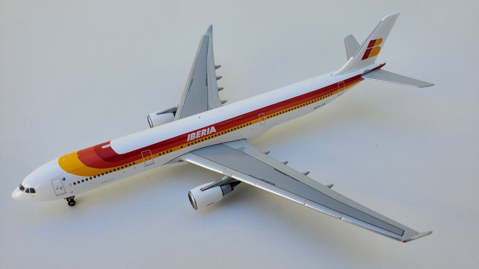 1:400 Gemini Jets Iberia Airbus A330-300 GJIBE1275 EC-LUB Diecast Model