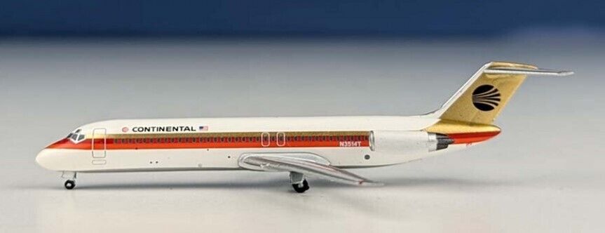 Aeroclassics AC411141 Continental Airlines DC-9-30 N3514T Diecast 1/400 Model