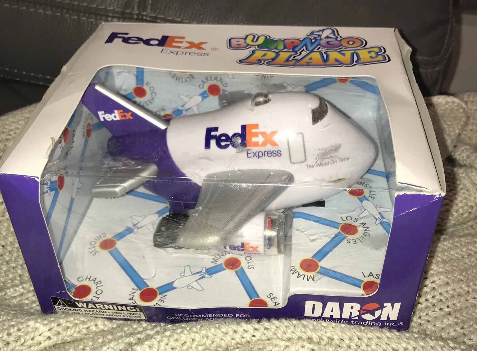 FEDEX EXPESS BUMP N GO PLANE MOTION LIGHT UP COCKPIT WINGS SOUND DARON NEW ?