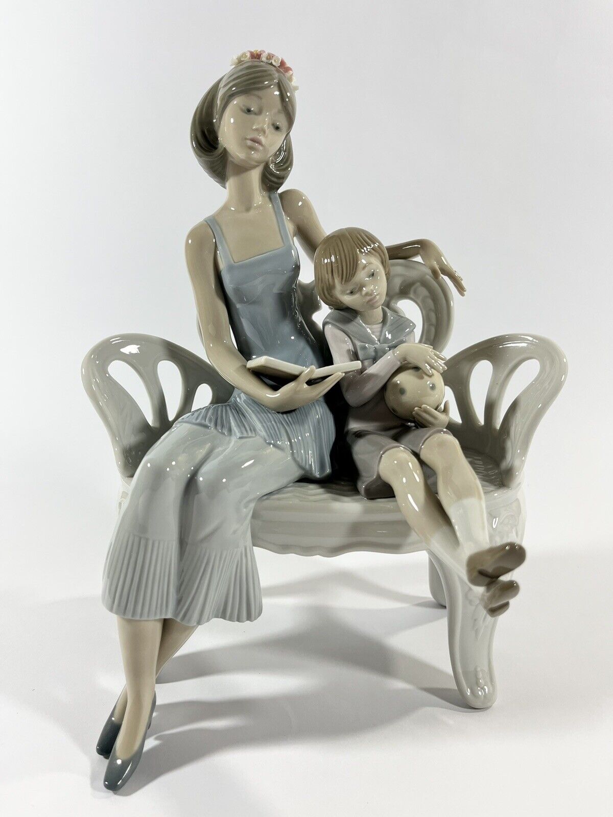 Lladro 5721 Once Upon A Time w/Original Box - Mother And Daughter Reading Book