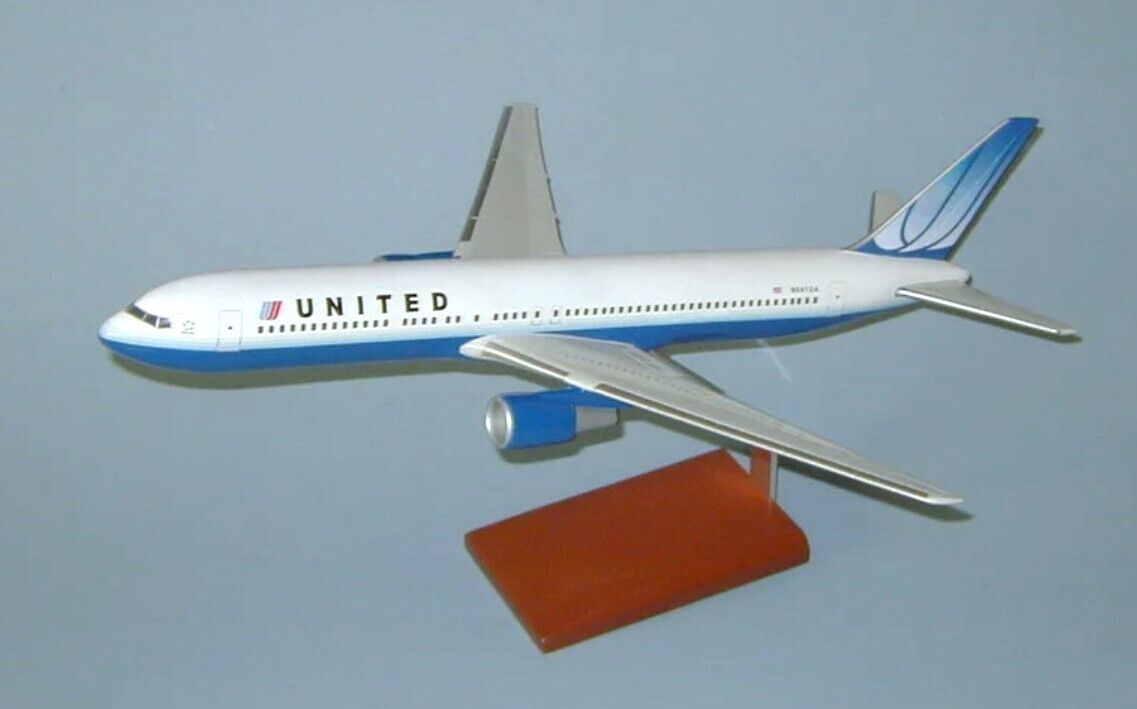 United Airlines Boeing 767-300 Blue Tulip Desk Display 1/100 Model SC Airplane
