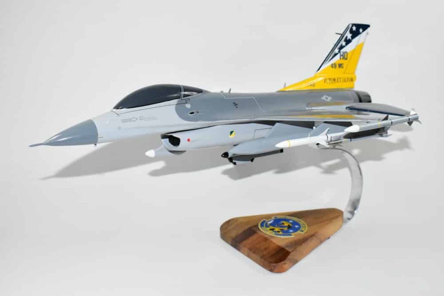 Lockheed Martin® F-16 Fighting Falcon®, 849th AMXS  1/33 (18\