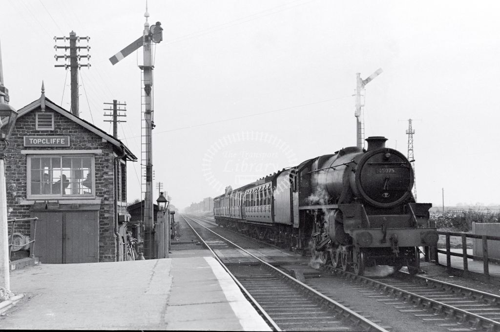 PHOTO  BR British Railways Steam Locomotive Class 5MT 45075 at Topcliffe