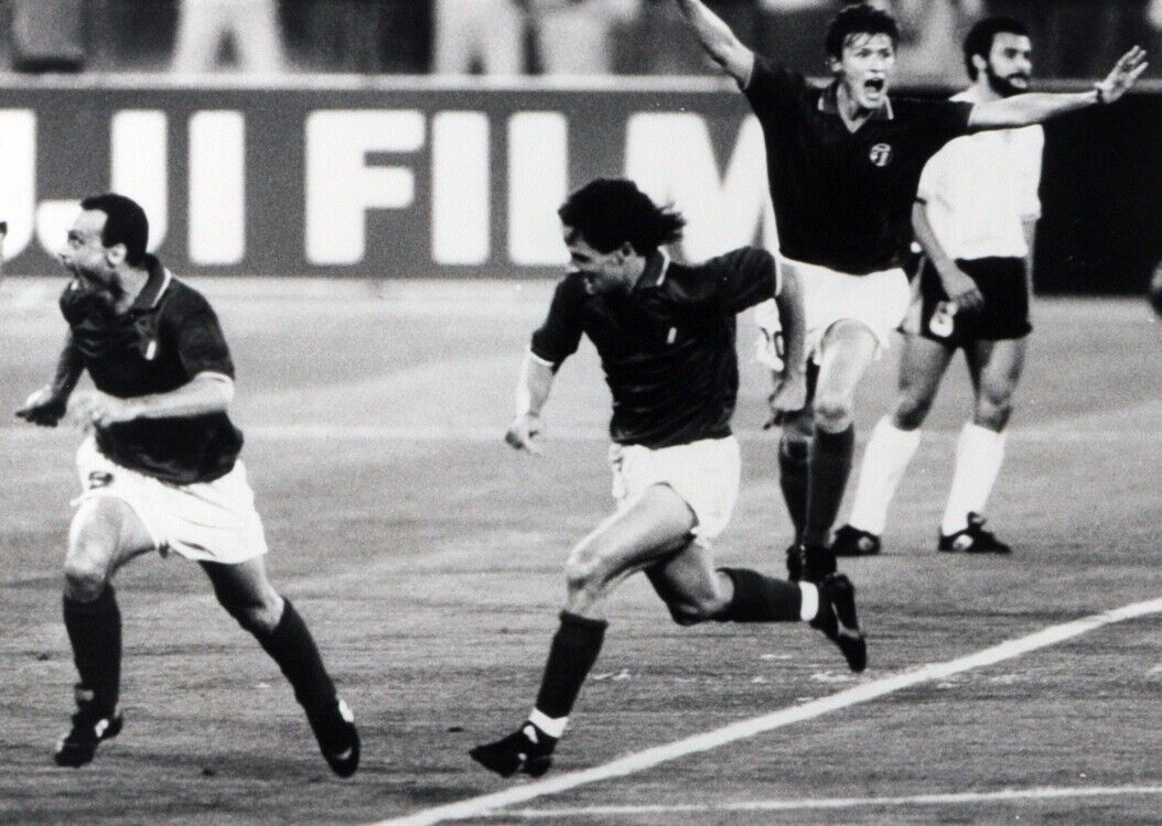 Vintage Press Photo Football, World Cups 1990, Italy Vs Uruguay Base, Baggio,