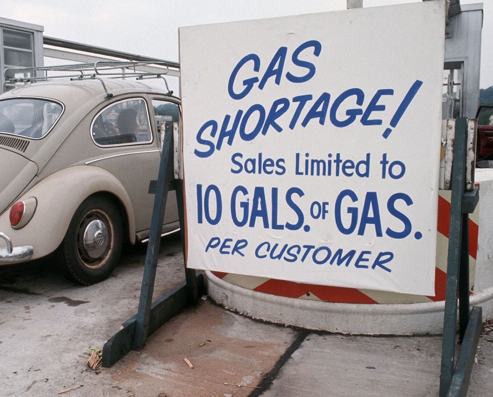 1973 GAS SHORTAGE SIGN Photo  (212-m)