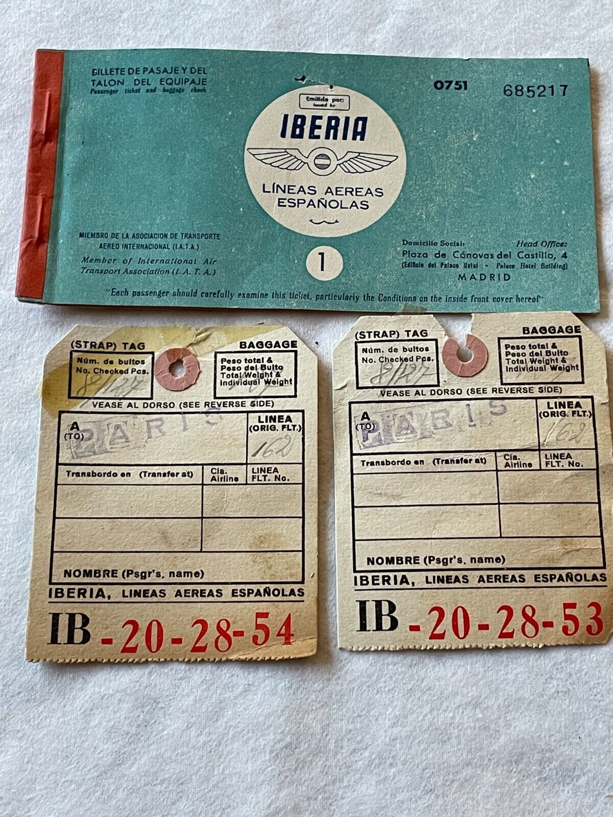 VINTAGE 1952 IBERIA AIRLINES OF SPAIN AIRLINE TICKET BOOKLET & 2 BAGGAGE TAGS