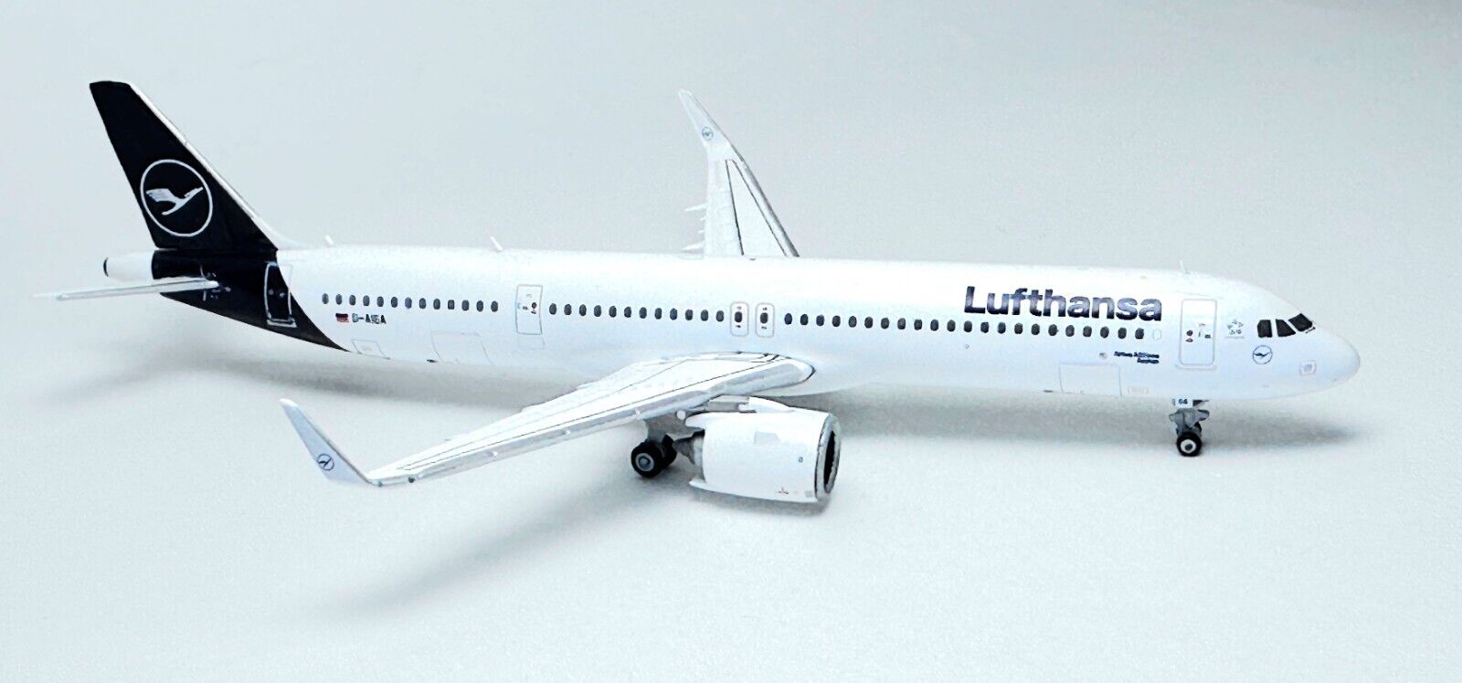 Airbus A321neo Lufthansa Gemini Jets Diecast Model Scale 1:400 GJDLH1780 D-AIEA