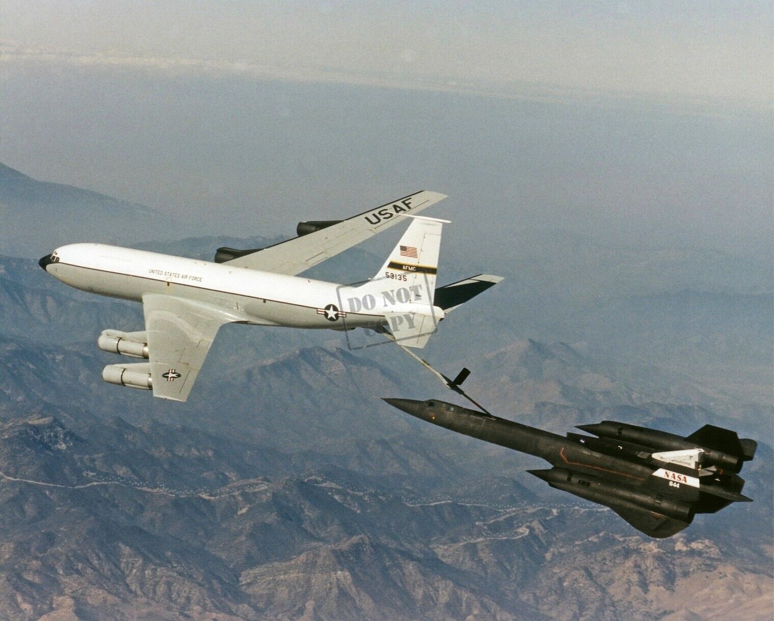 SR-71 Blackbird refuels US Airforce USAF KC-135 aircraft 12X18 Photograph NASA D