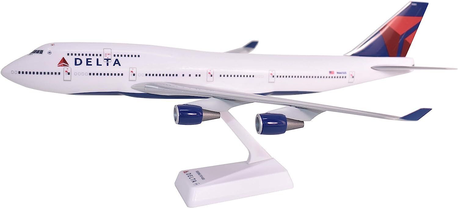 Flight Miniatures Delta Airlines Boeing 747-400 N665US Desk 1/200 Model Airplane
