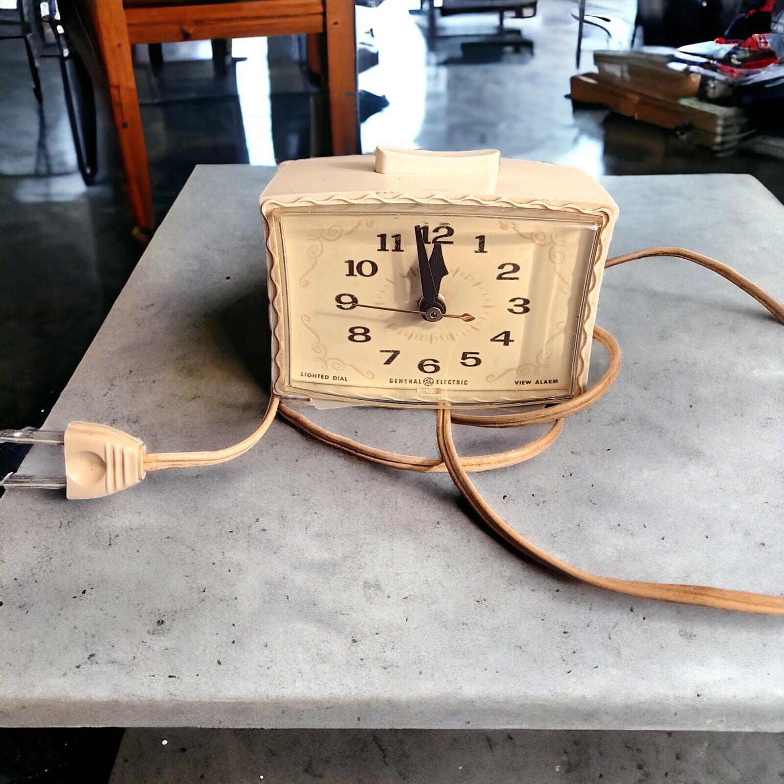 Vintage General Electric Snooze Alarm Clock