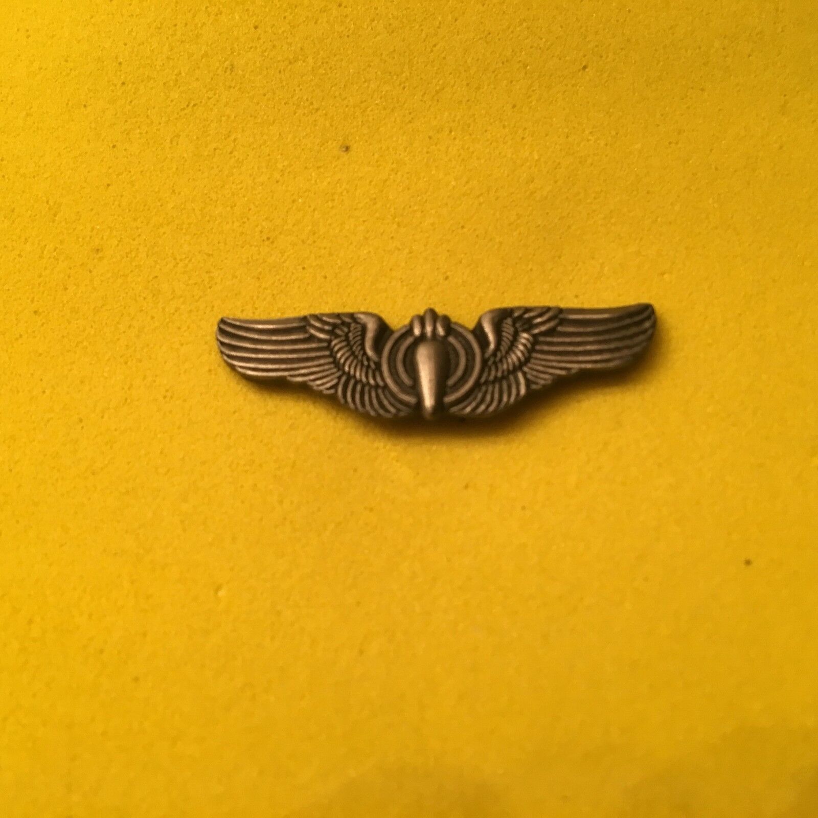USAF BOMBARDIER HAT/LAPEL PIN SILVER  MEASURES 1 3/16 INCHES