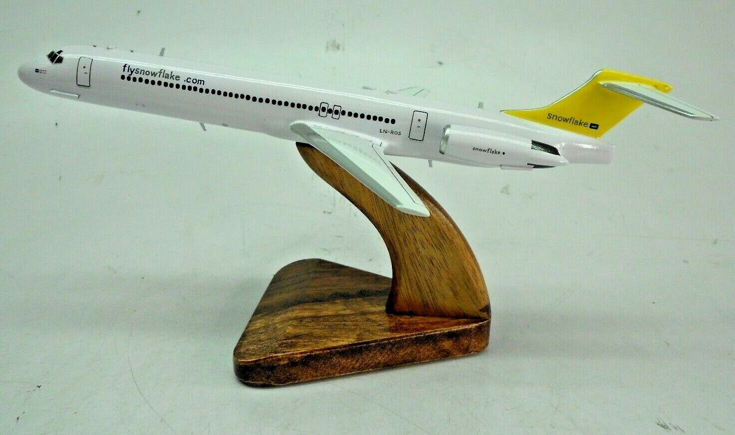 MD-82 SAS Snowflake MD82 Airplane Desktop Wood Model  Large New
