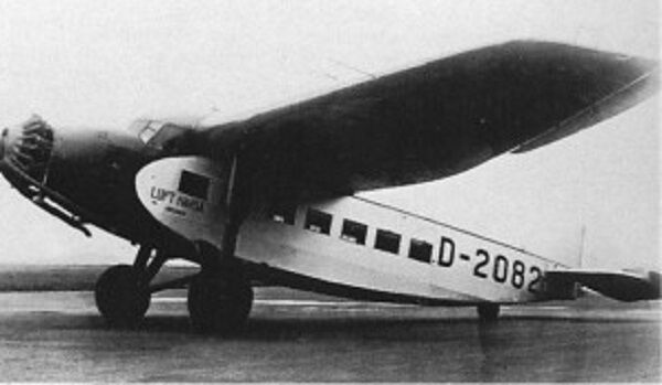 A-38 Mowe Lufthansa Focke-Wulf Airplane Wood Model Replica Small 