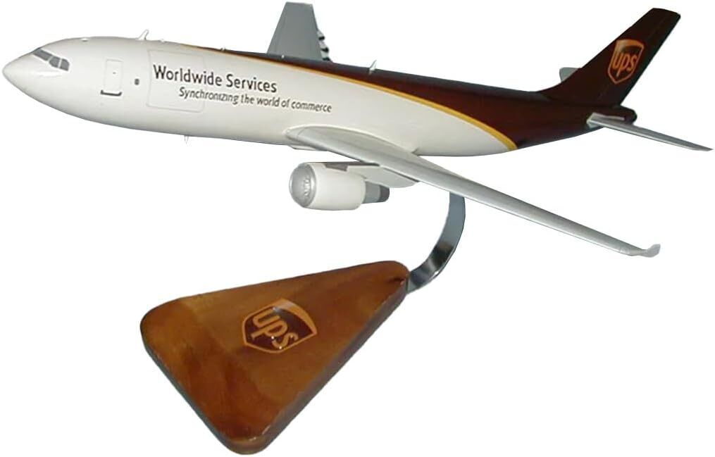 UPS Worldwide Parcel Services Airbus A300F Desk Display Model 1/100 SC Airplane