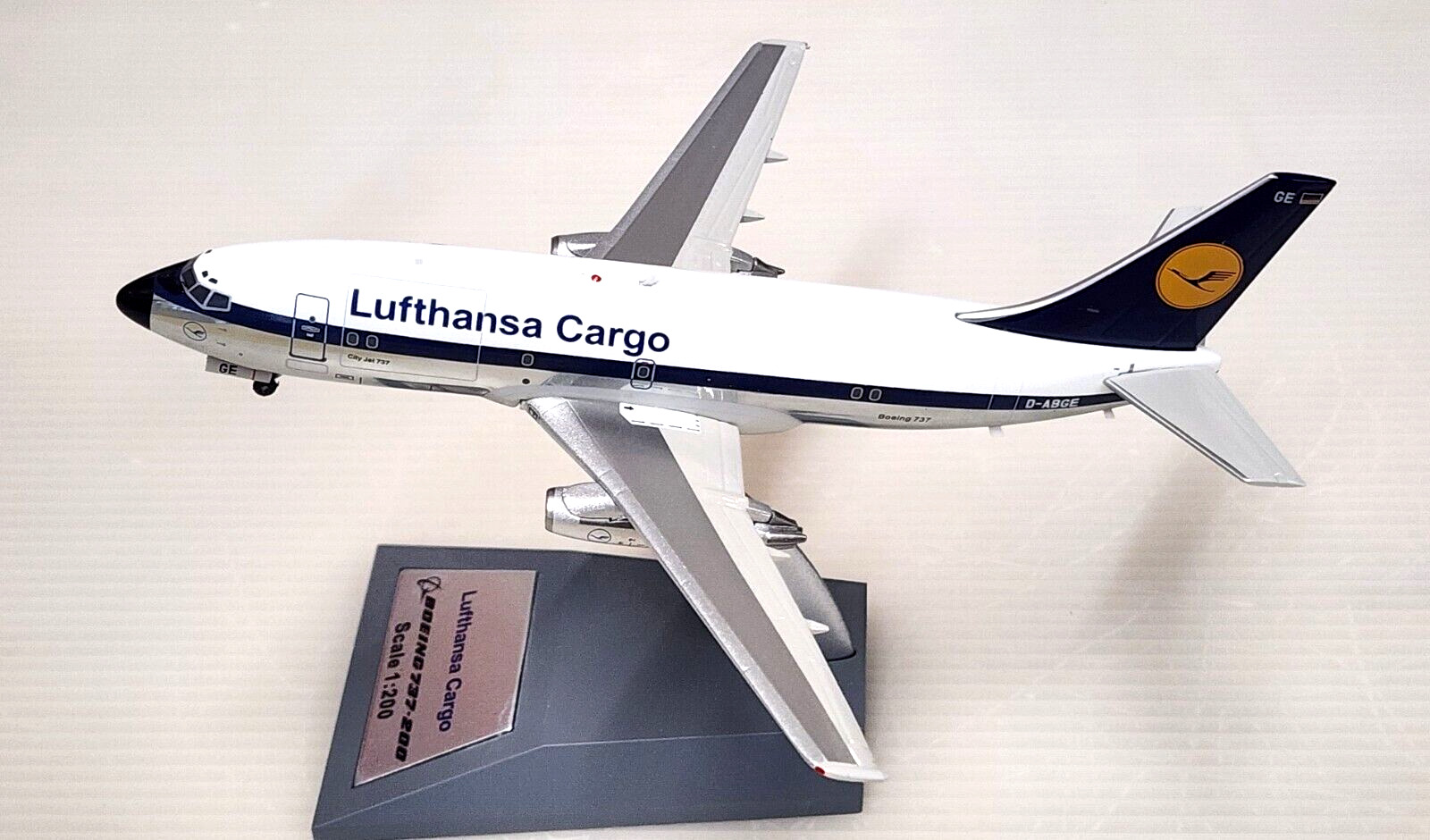 JFox Models 1:200 Boeing 737-230C Lufthansa Cargo D-ABGE