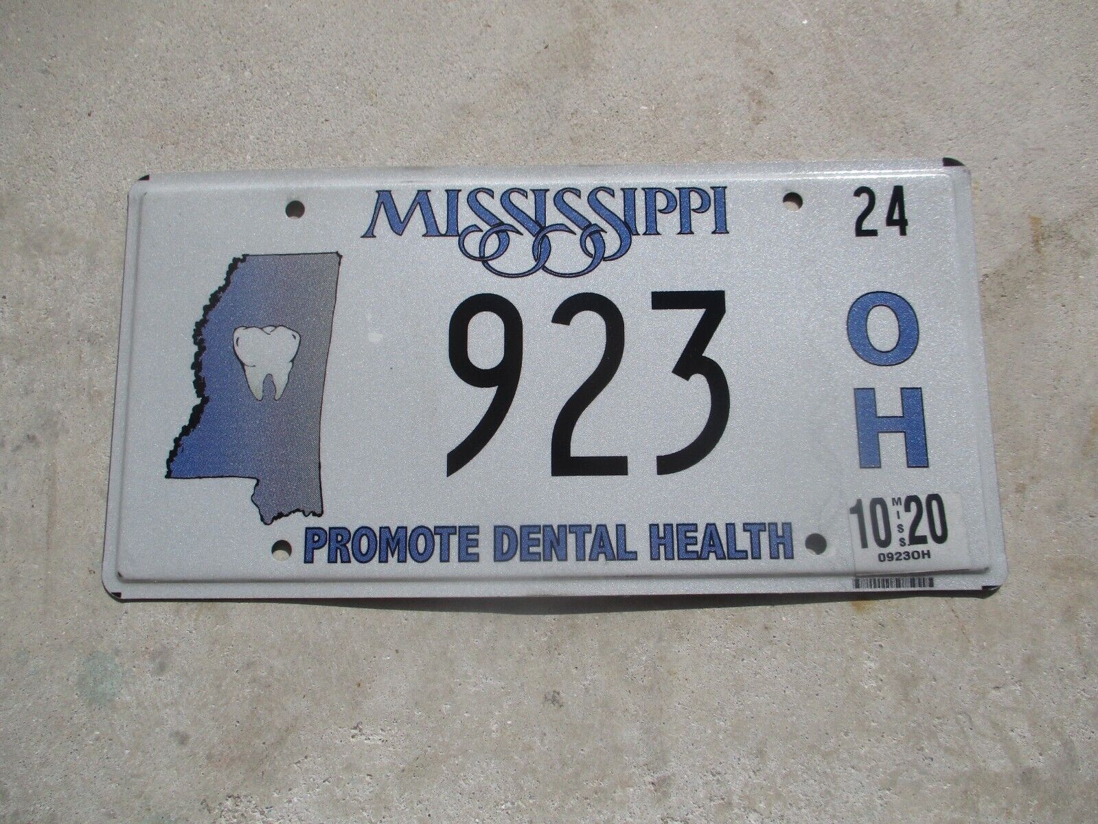 Mississippi Promote Dental Health license plate   #  923