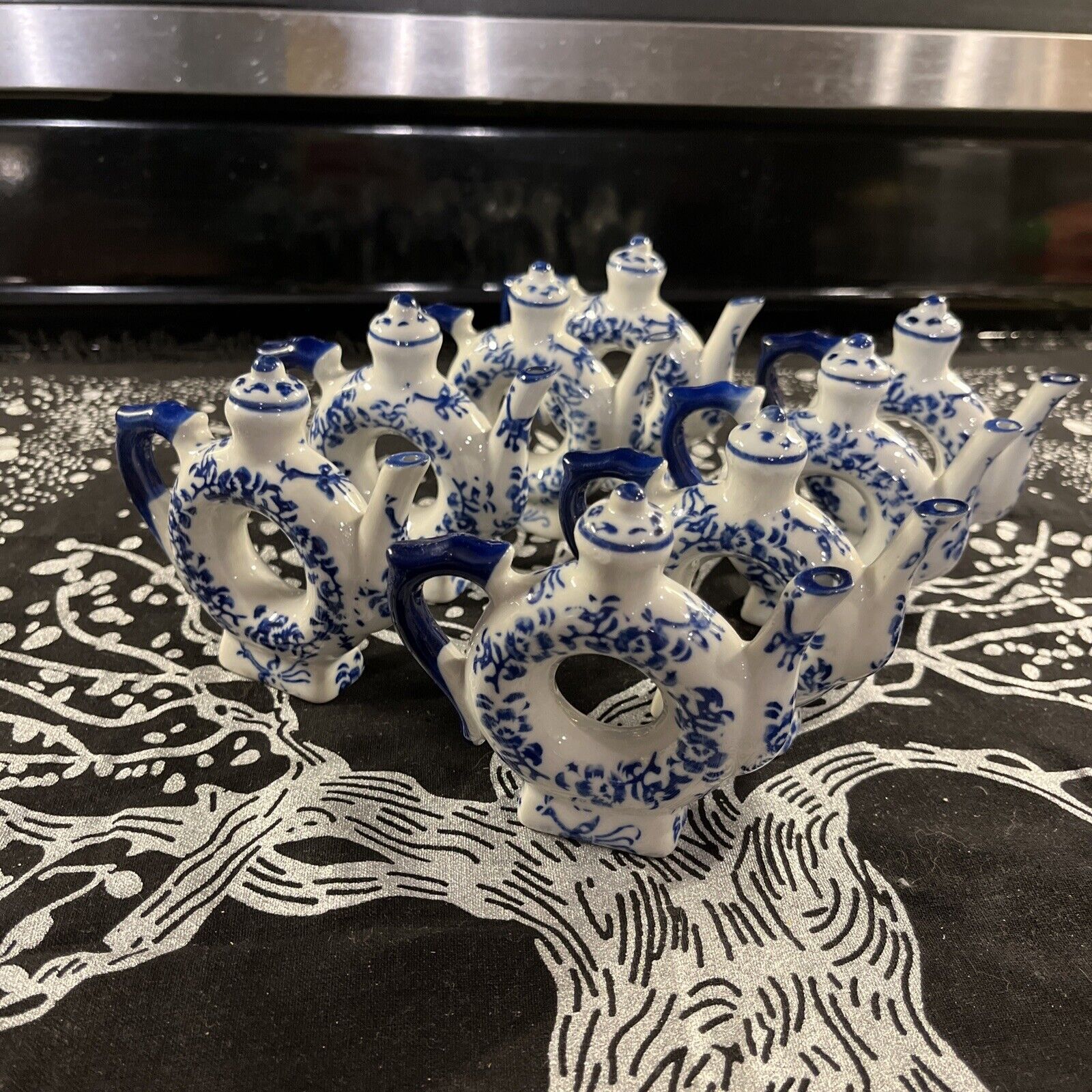8 Silvestri Blue & White Porcelain Standing Teapot Napkin Rings 3.5\
