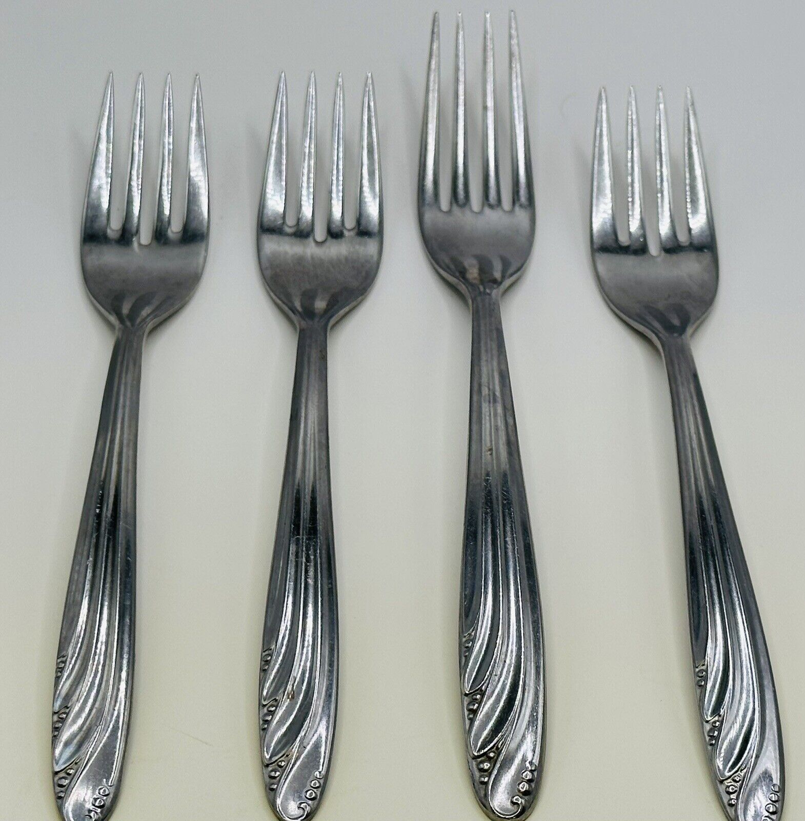 4 Piece Lot Vintage Steelsmiths Stainless SPRING LILLY 3 Salad Forks 1 Dinner