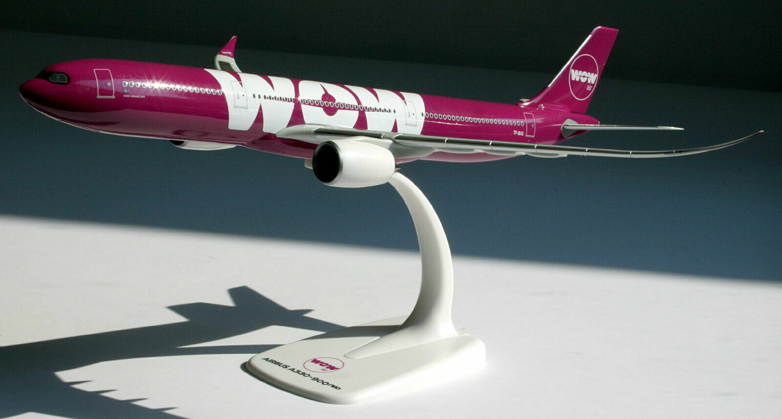 Herpa Snap Fit - WOW Airbus A330 1:200 Scale Model