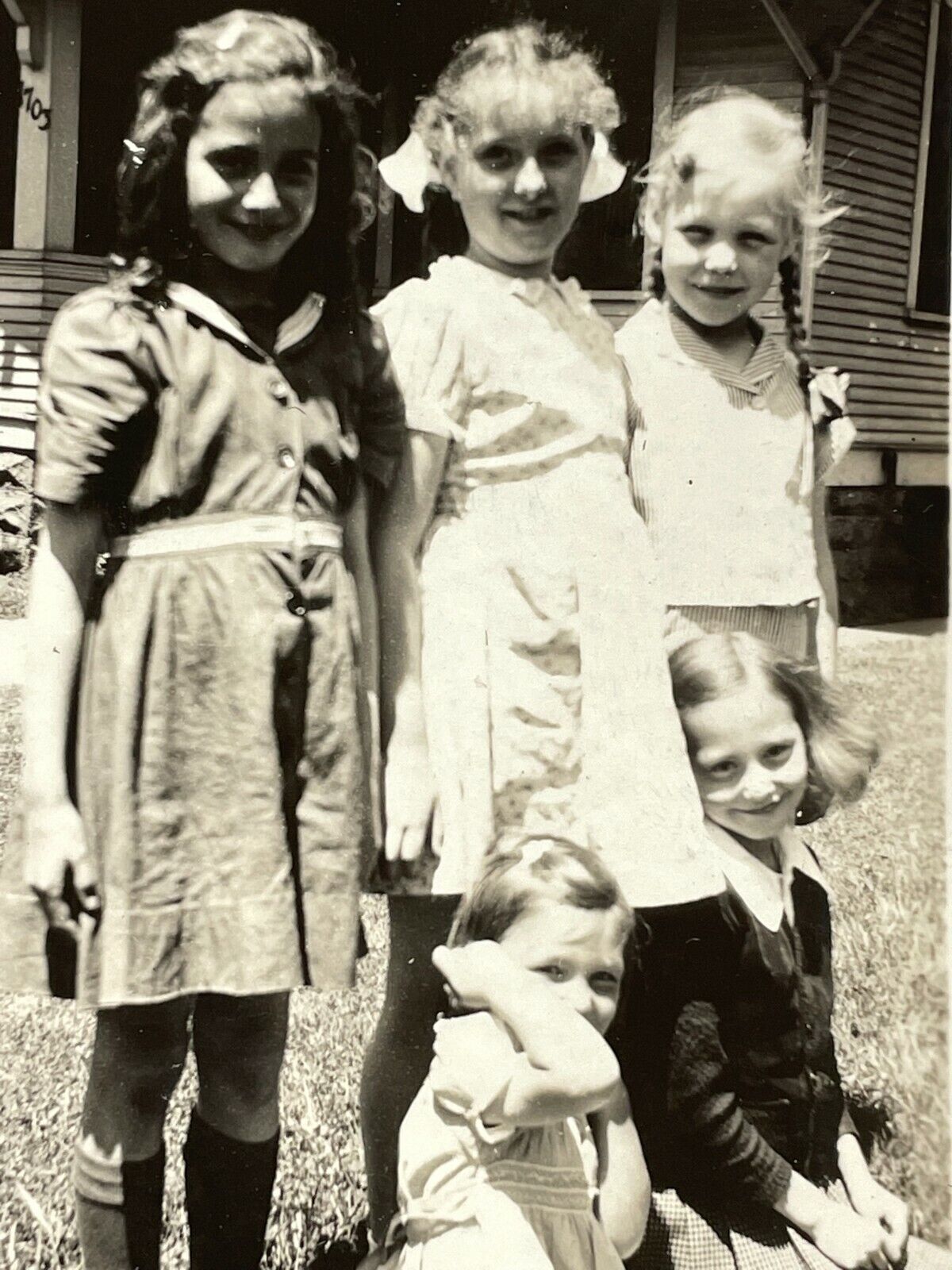 Y2 Photograph Artistic 1940's Group Portrait Of Girls Friends
