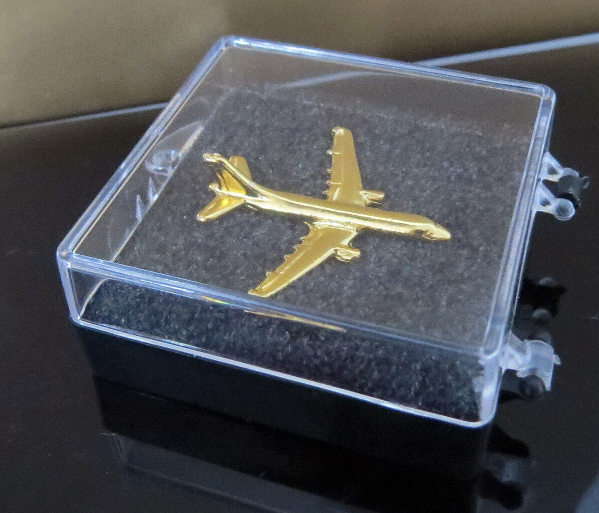 Airbus A320 Pin 3D golden airplane for pilot flight attendant mechanic etc.