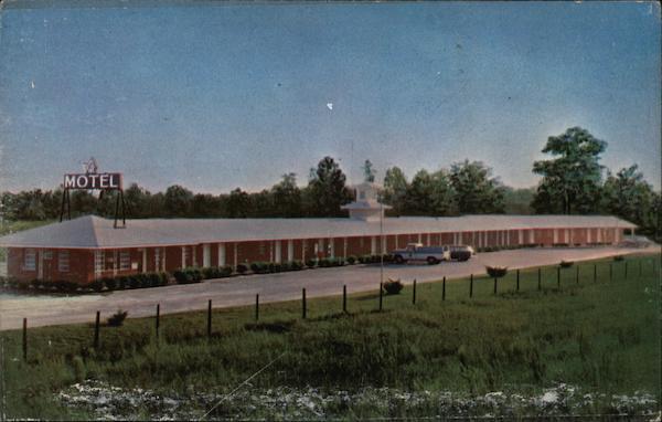 Fayetteville,NC Clover Leaf Motel Cumberland County North Carolina Postcard